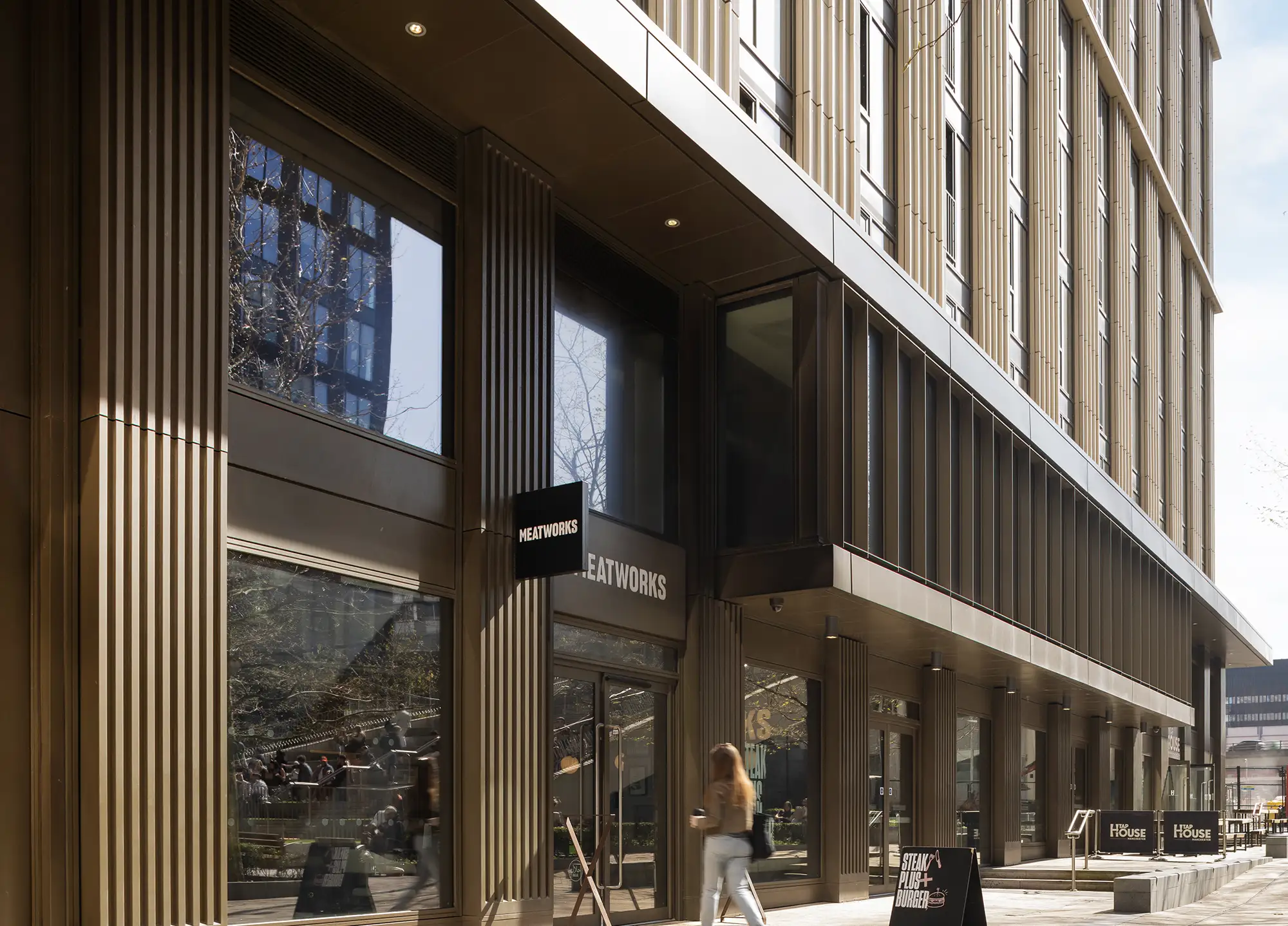 Vita Living Cirlce Square Street